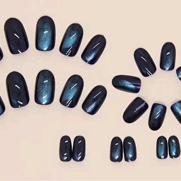 (SOLD) Almond Shaped Press on Nails Cat Eye Medium False Nails w/ Shades Of Blue - Picture 3 of 4